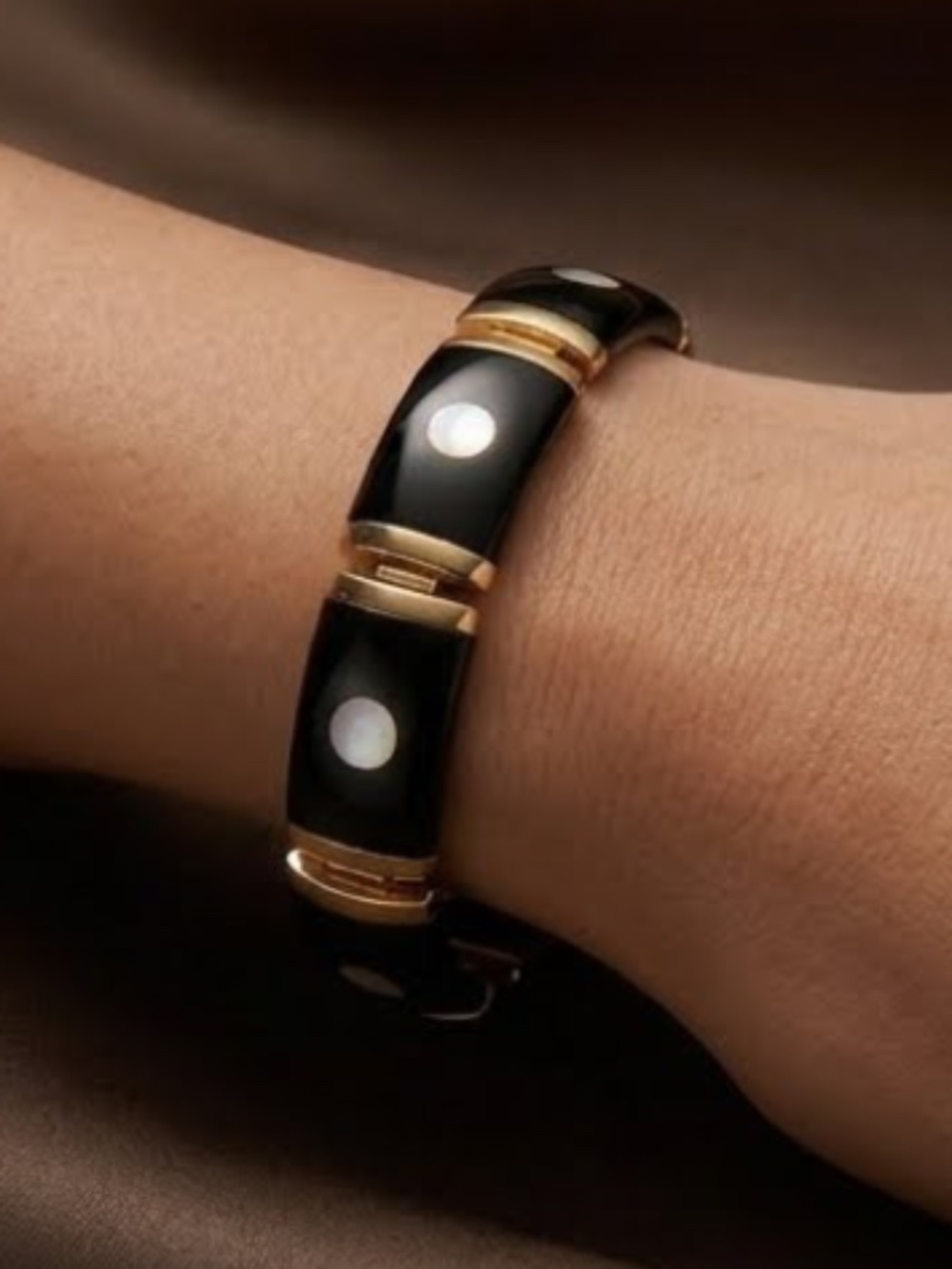 Vintage Heng Ngai 14K Gold Black Onyx & Mother of Pearl Full Moon Panel Bracelet